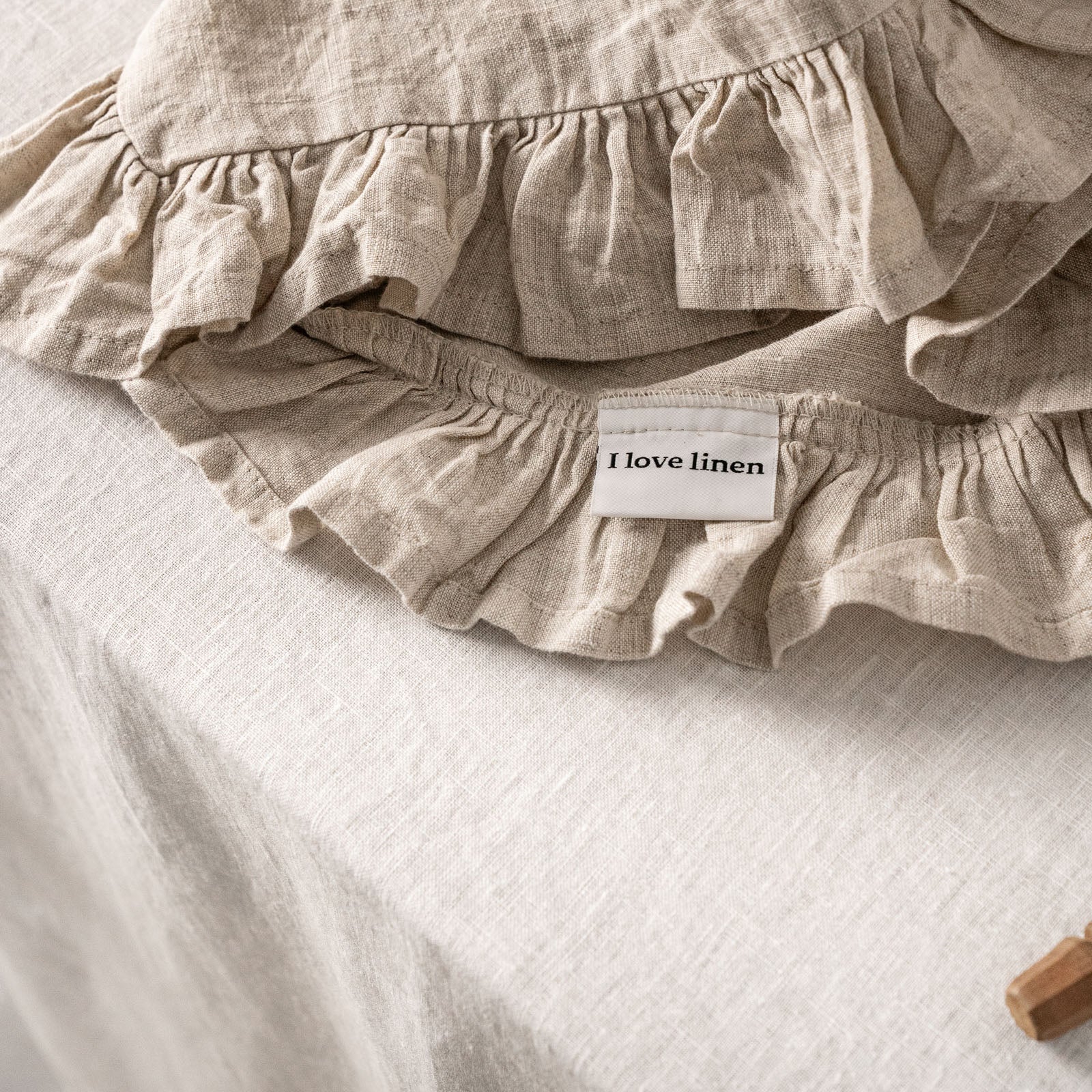 French Flax Linen Ruffles Napkins (Set Of 4) in Natural - Image 7